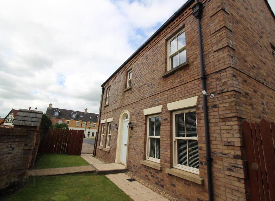 18 Ballantine Gardens, Lisburn, BT27 5FB