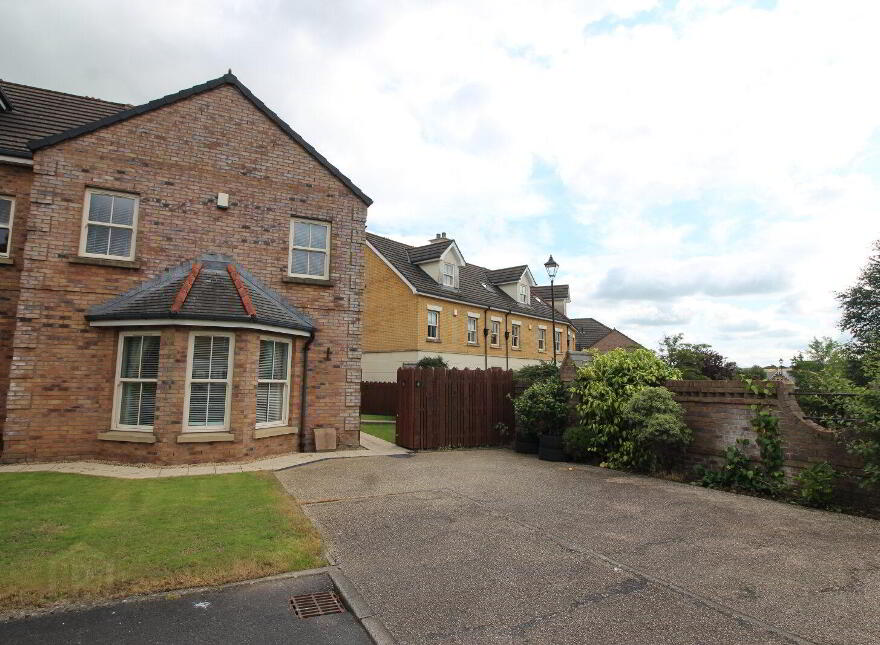 18 Ballantine Gardens, Lisburn, BT27 5FB