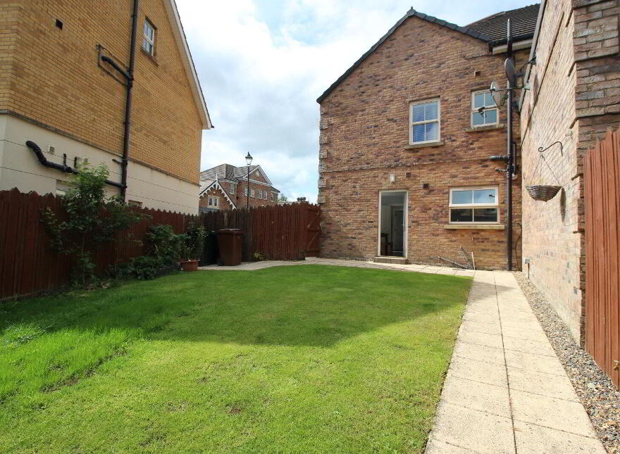 18 Ballantine Gardens, Lisburn, BT27 5FB