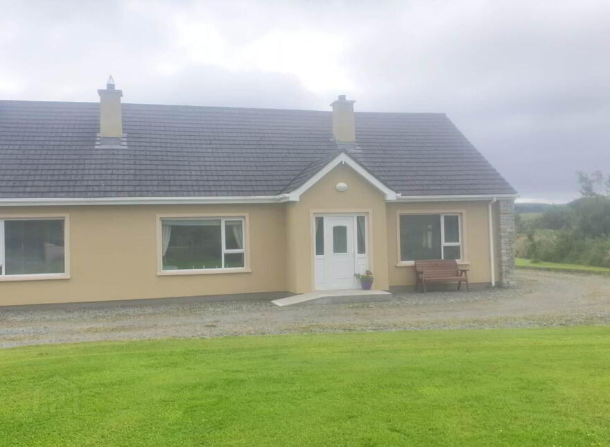Cruck House, Carndonagh, F93HP22 photo