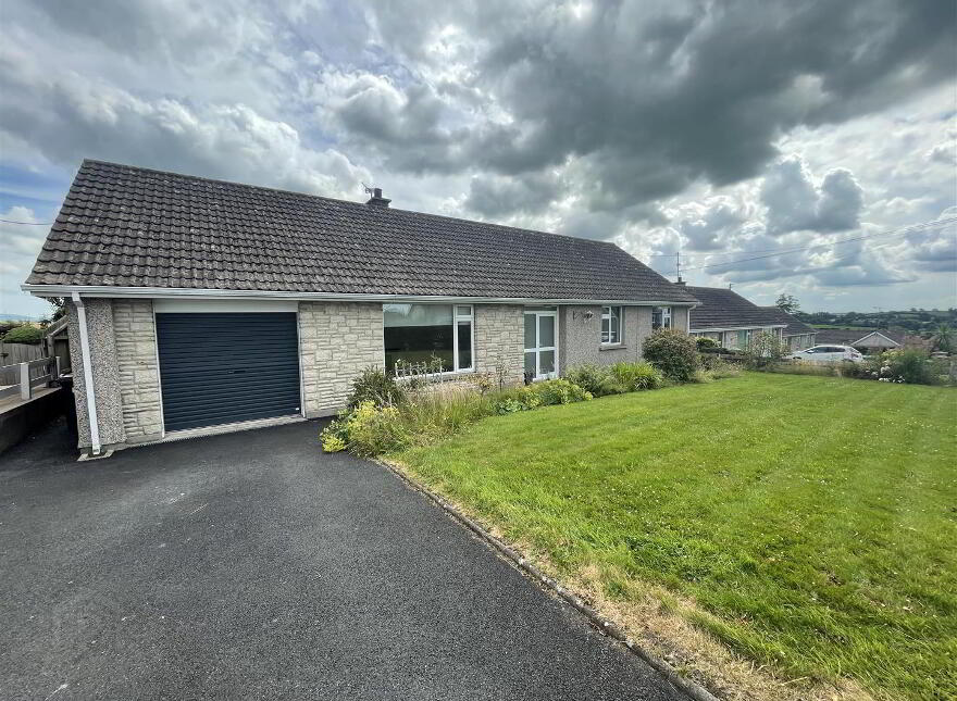 53 Barban Hill, Dromore, BT25 1PR photo