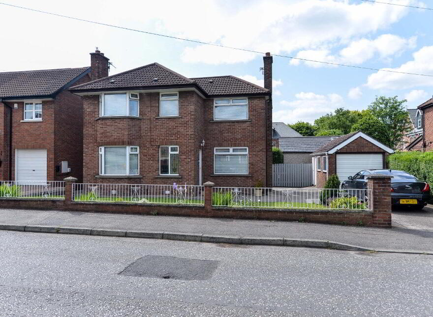 2a Clonallon Gardens, Belfast, BT4 2BY photo