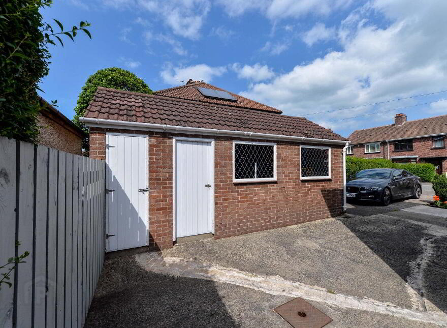 2a Clonallon Gardens, Belfast, BT4 2BY