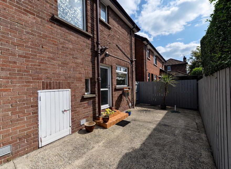 2a Clonallon Gardens, Belfast, BT4 2BY