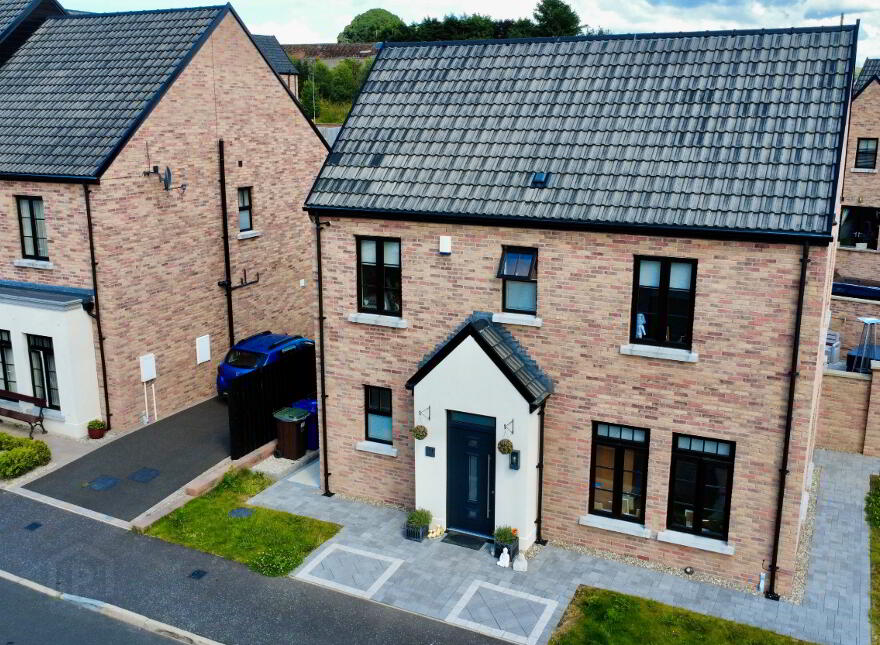 31 Beech Hill View, Drumahoe, L'Derry, BT47 3FU photo