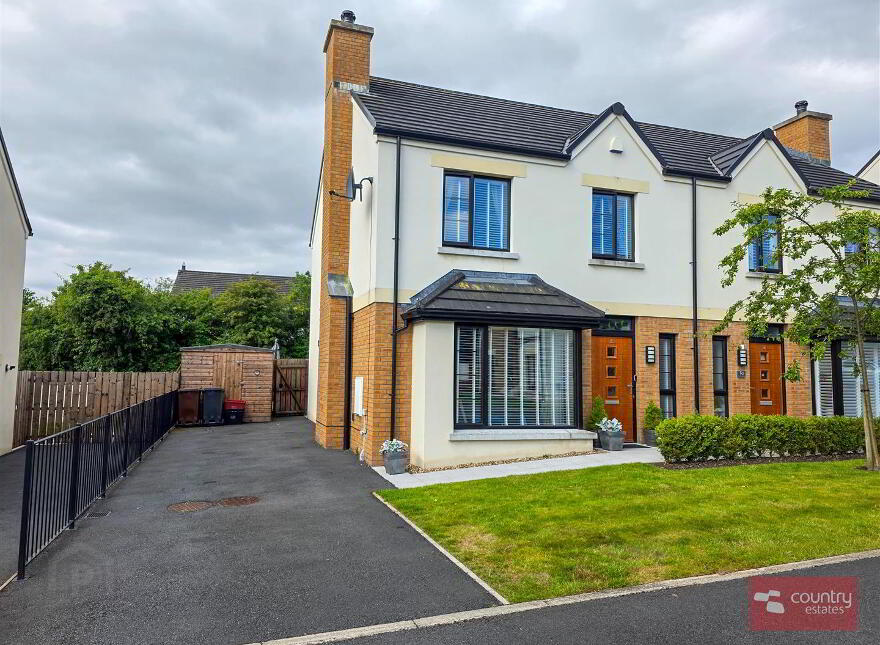 16 Chantry Gardens, Greenisland, Carrickfergus, BT38 8GE photo
