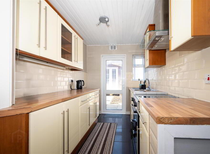 14 Lisavon Drive, Belfast, BT4 1LJ