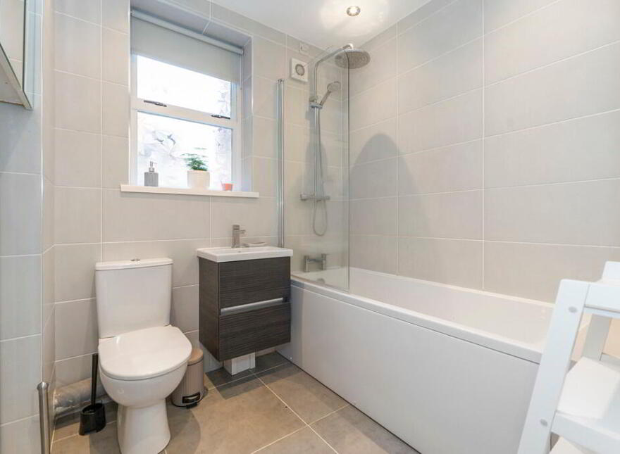 1, 14 College Gardens, Belfast, BT9 6BQ