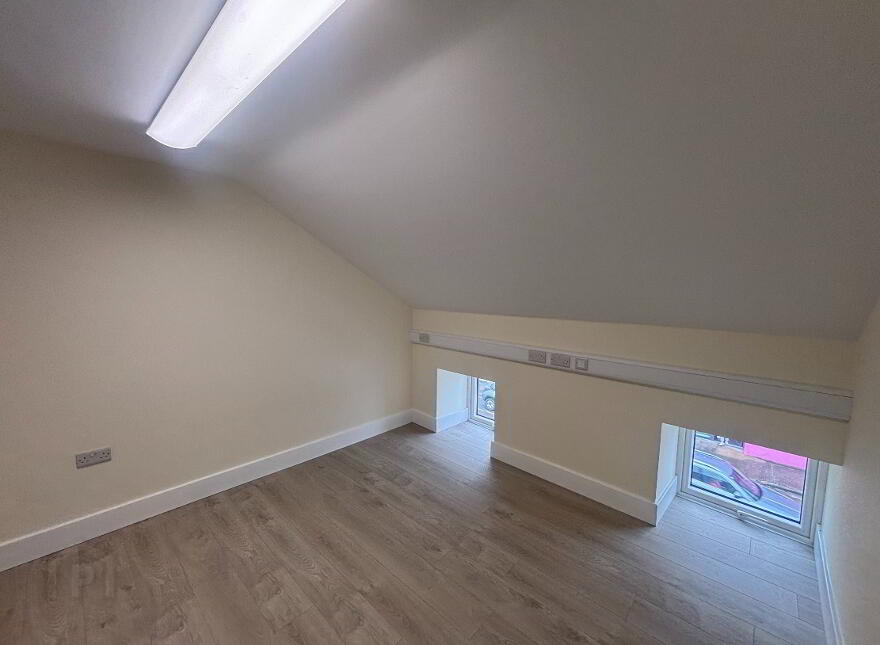 100 Main Street, Charleville, P56TY36