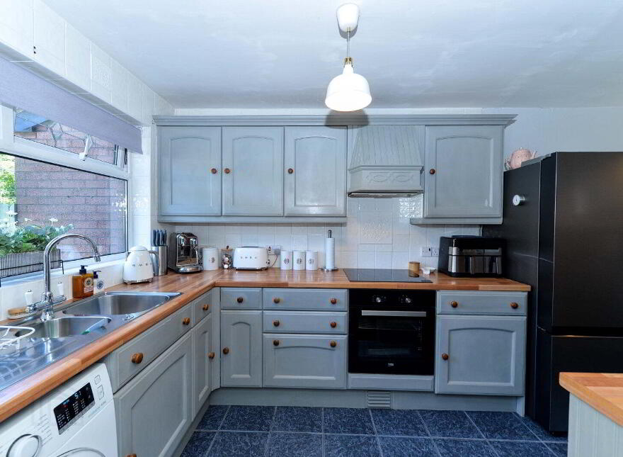 5 Humber Court, Belfast, BT4 1GQ
