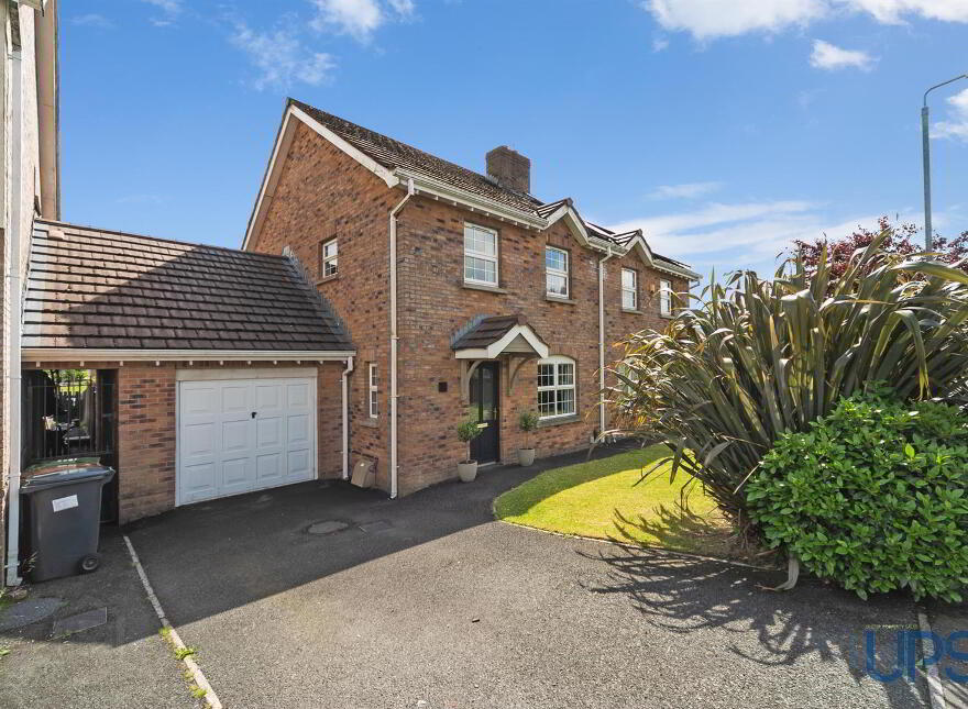 37 Mount Eagles Lodge, Belfast, BT17 0WU photo