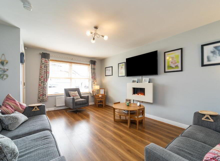 10 Lady Wallace Brae, Lisburn, BT28 3WN