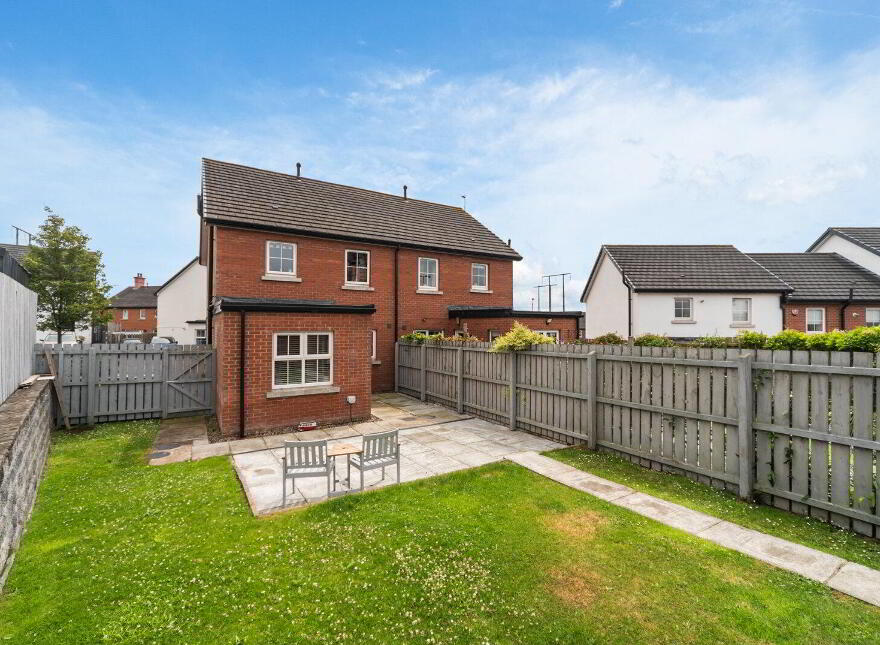 10 Lady Wallace Brae, Lisburn, BT28 3WN