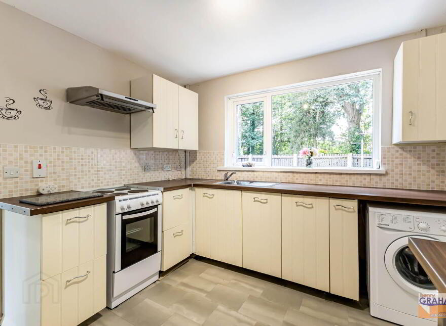 37 Rathvarna Avenue, Lisburn, BT28 2UZ
