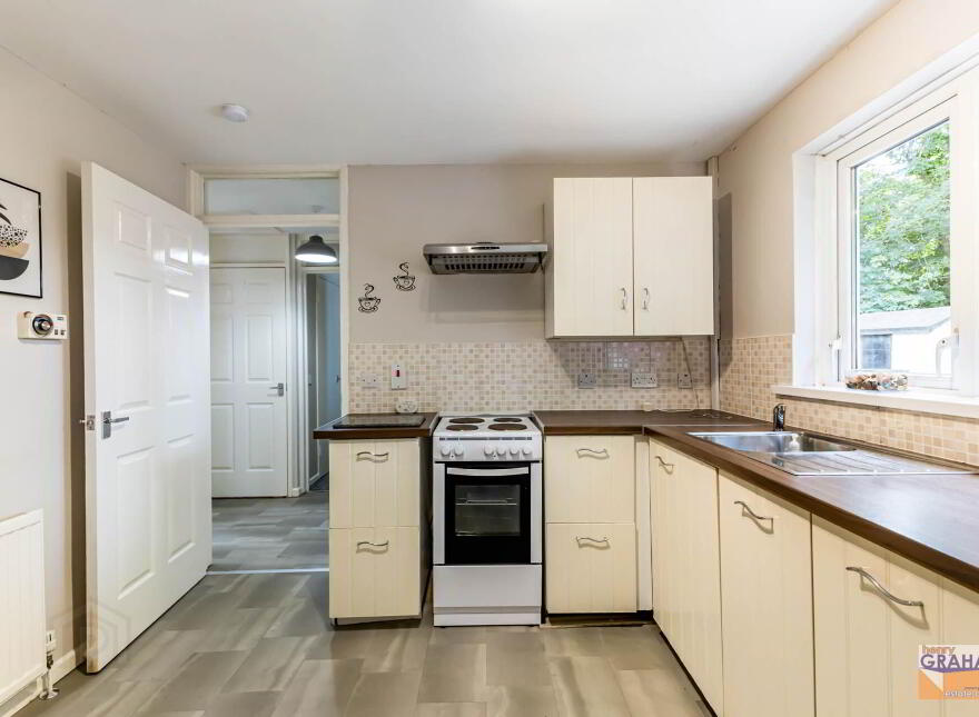 37 Rathvarna Avenue, Lisburn, BT28 2UZ