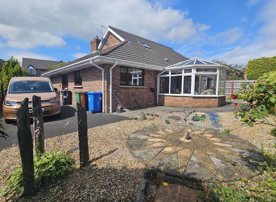 8 Kenilworth Grove, Lisburn, BT28 3UH