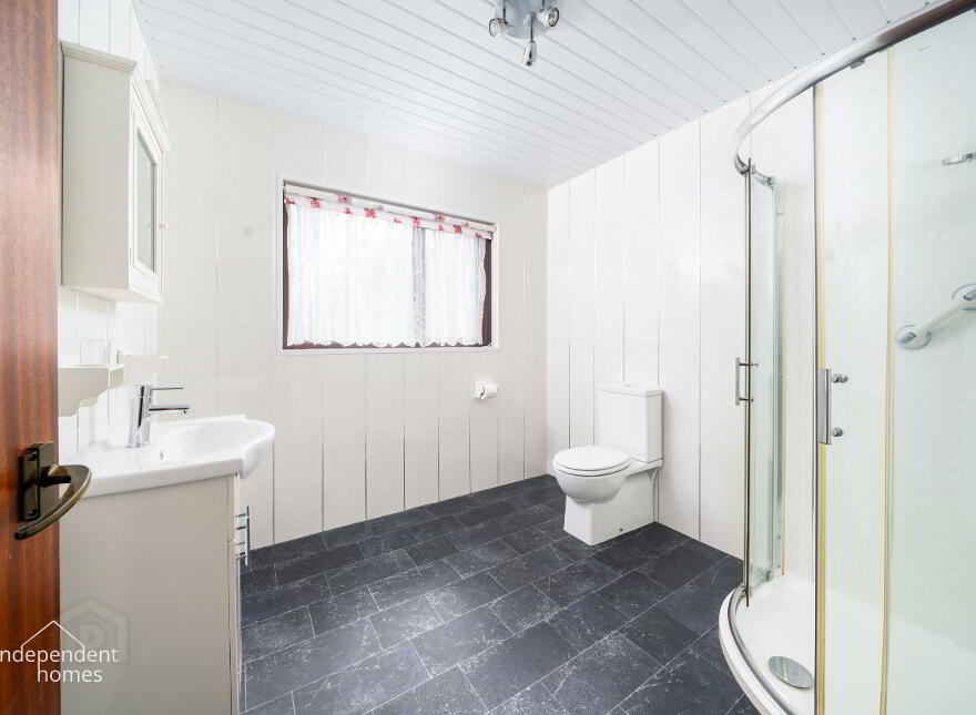 24 Glynview Avenue, Larne, BT40 1BT