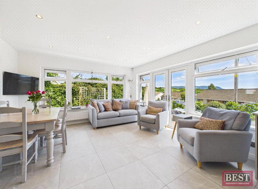 6 Cedar Mews, Warrenpoint, Newry, BT34 3FX