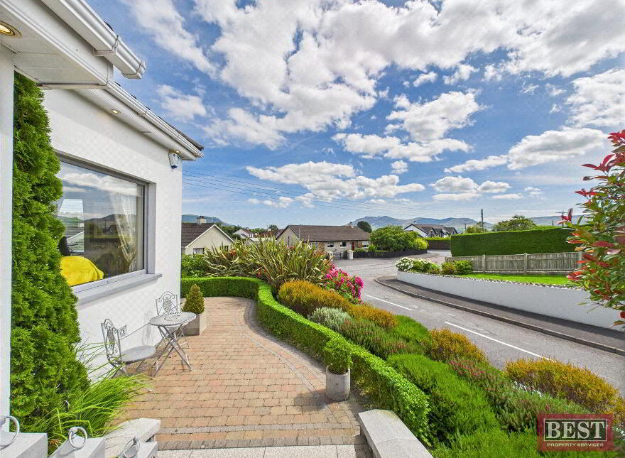 6 Cedar Mews, Warrenpoint, Newry, BT34 3FX
