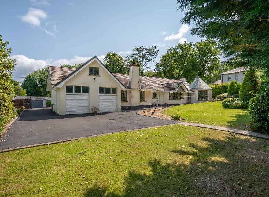 12a Circular Road West, Cultra, Holywood, BT18 0AT photo