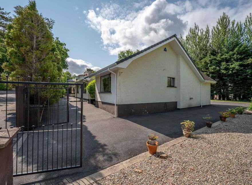 12a Circular Road West, Cultra, Holywood, BT18 0AT