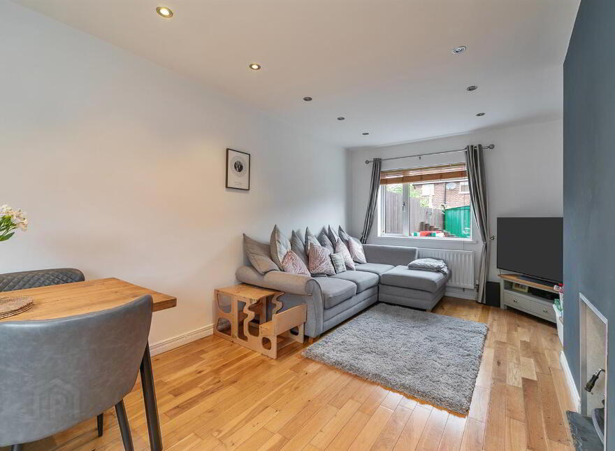 9 Knock Grove, Belfast, BT5 6GF