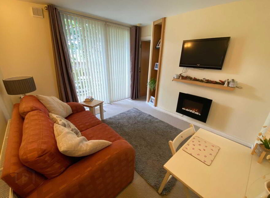 14b Lesley Heights, Greenisland, BT38 8TB