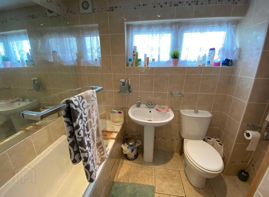 14b Lesley Heights, Greenisland, BT38 8TB