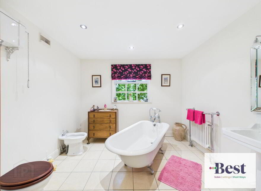 28 Ballywillin Road, Larne, BT40 3LQ