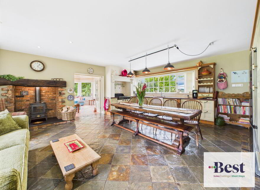 28 Ballywillin Road, Larne, BT40 3LQ