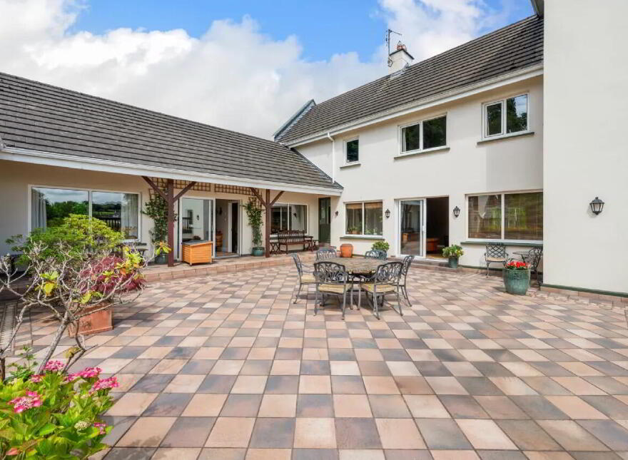 Moys House, Clarisford, Killaloe, V94R9X2