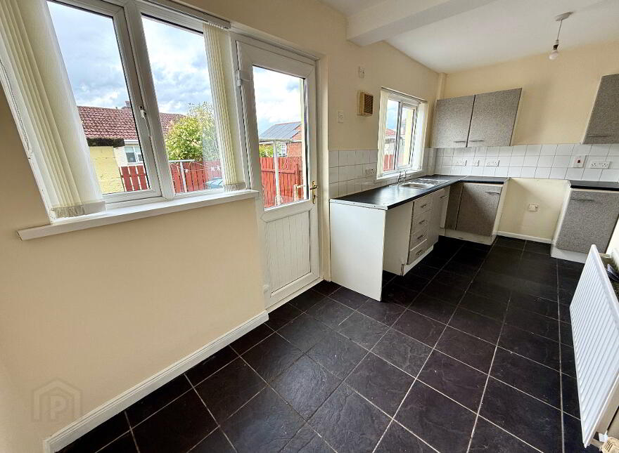 29 Rossdowney Drive, Waterside, L'Derry, BT47 5PR