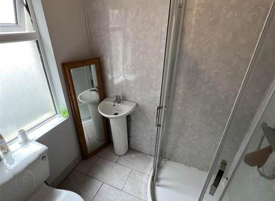 Flat 2 Cromwell Road 108, Belfast, BT7 1JW