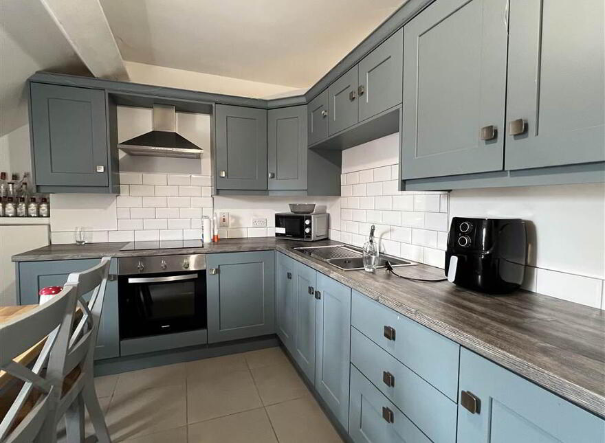 Flat 2 Cromwell Road 108, Belfast, BT7 1JW