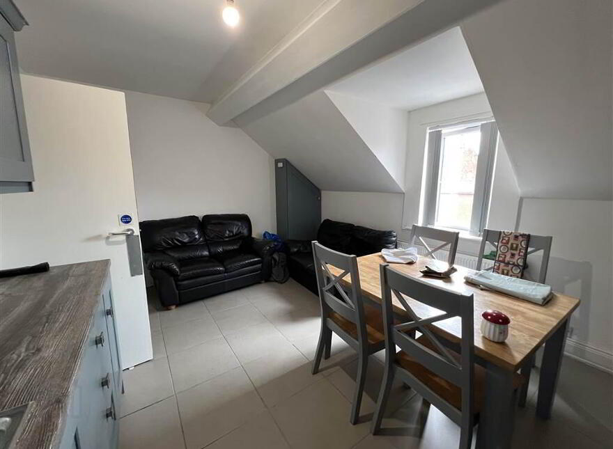 Flat 2 Cromwell Road 108, Belfast, BT7 1JW