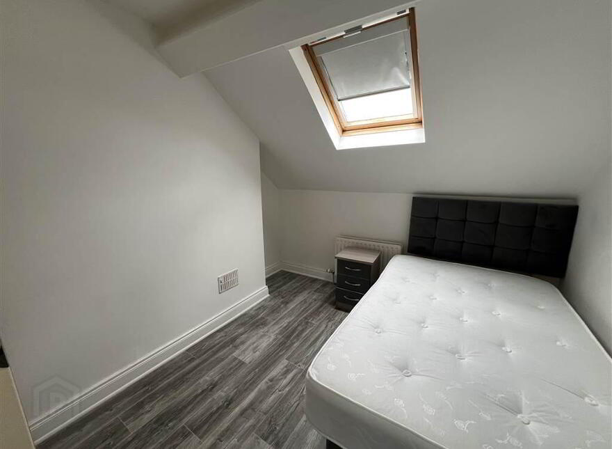 Flat 2 Cromwell Road 108, Belfast, BT7 1JW