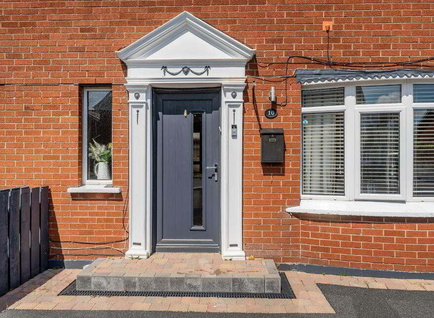 10 Cloverhill Court, Bangor, BT19 6QX