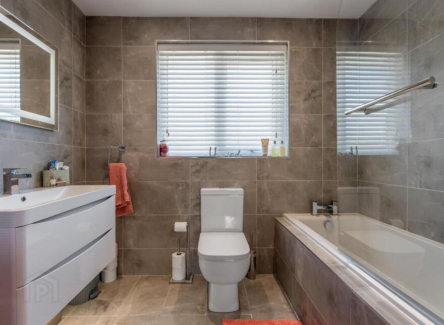 10 Cloverhill Court, Bangor, BT19 6QX