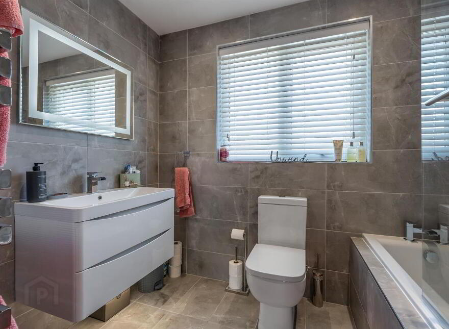 10 Cloverhill Court, Bangor, BT19 6QX