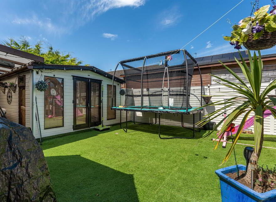 10 Cloverhill Court, Bangor, BT19 6QX