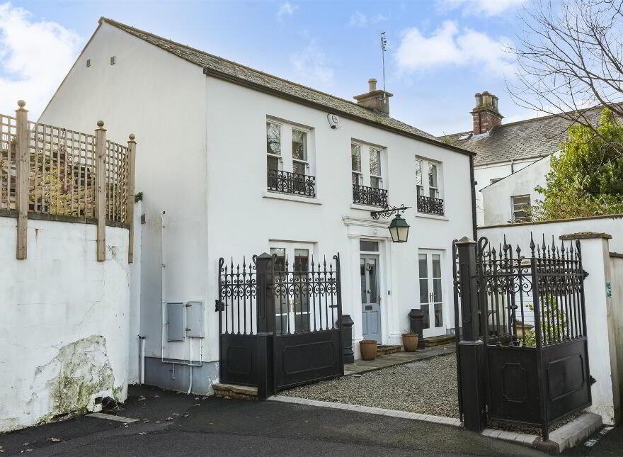 1 Victoria Close, Holywood, BT18 9BW photo
