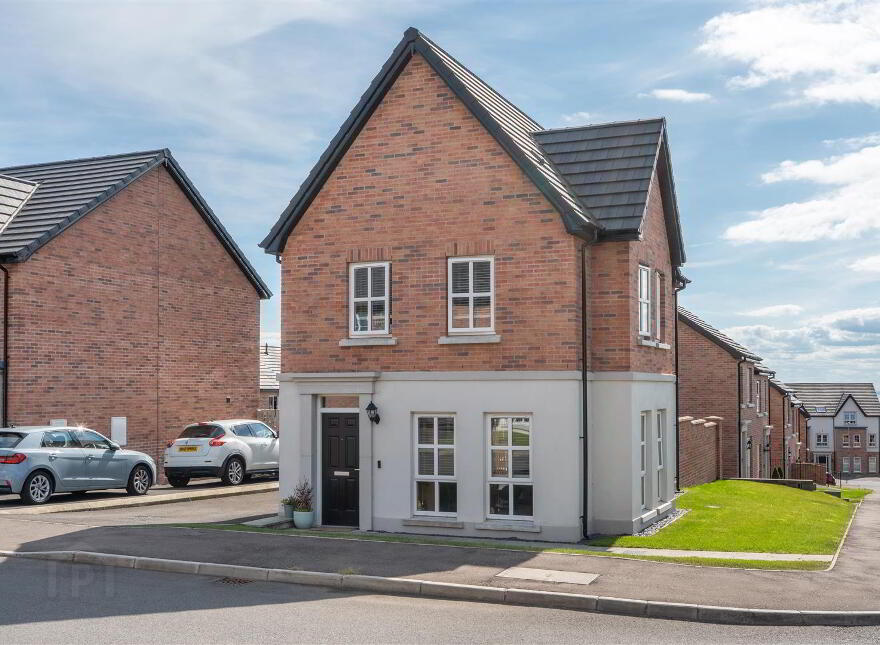 28 Ballyveigh Crescent, Antrim, BT41 2FL photo