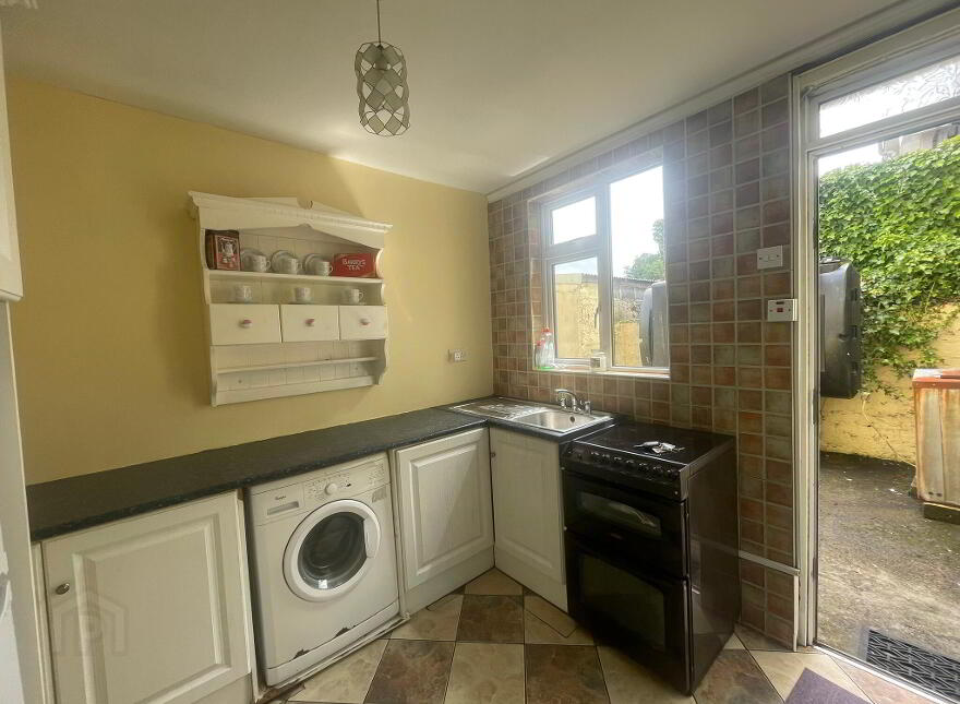 Saint Patrick's Street, Castlerea, F45KC42