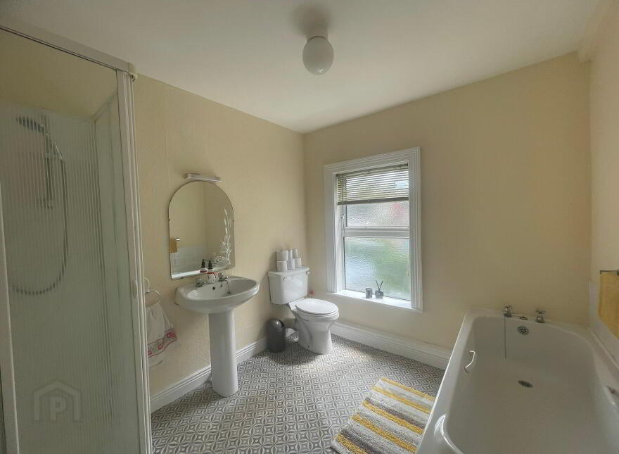 Saint Patrick's Street, Castlerea, F45KC42