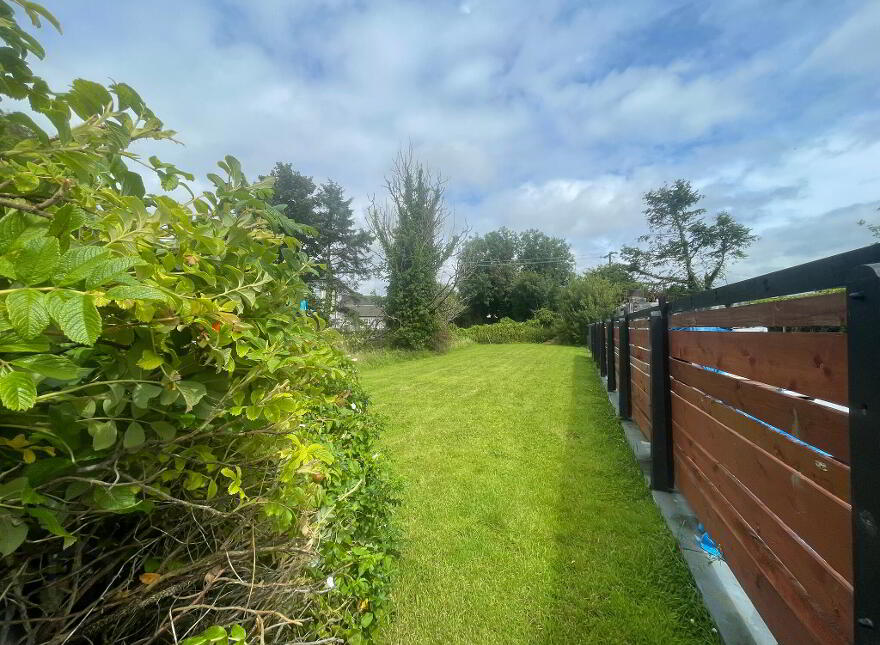 Saint Patrick's Street, Castlerea, F45KC42