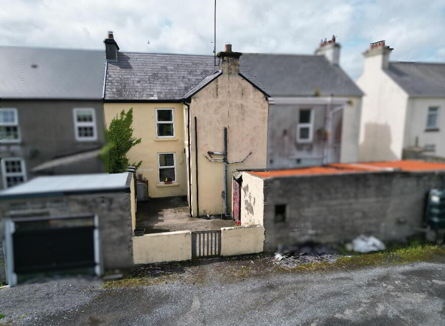 Saint Patrick's Street, Castlerea, F45KC42