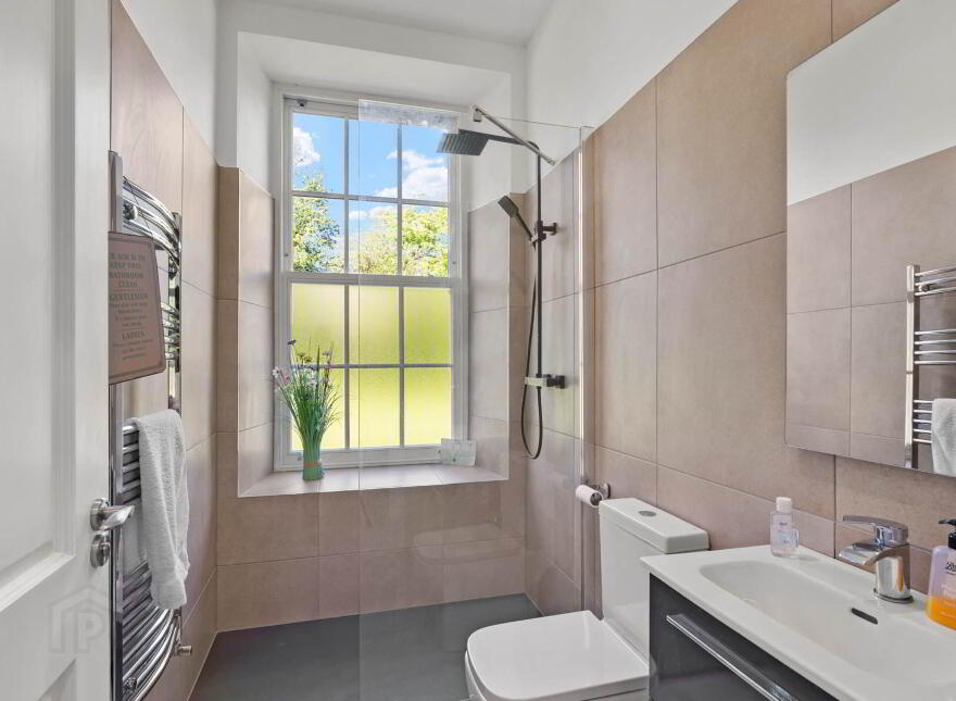 Lawn House, West End, Drimoleague, P47K594