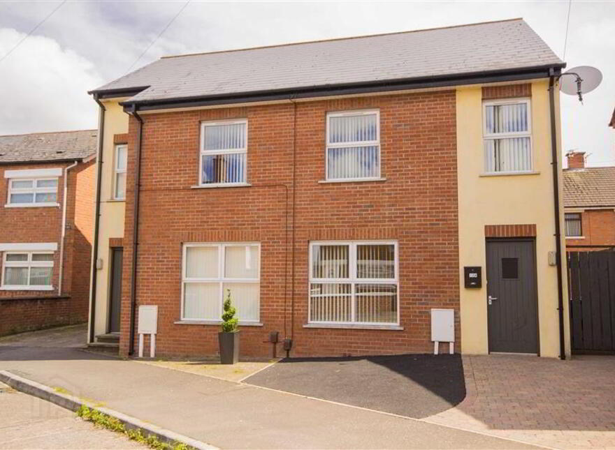 12a Glenhoy Drive, Belfast, BT5 5LB photo