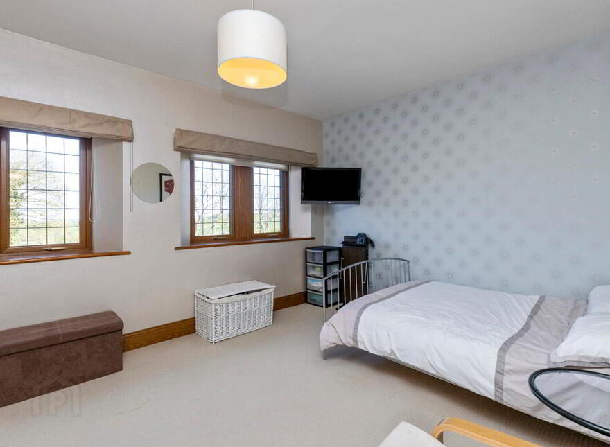 35 Edenticullo Road, Hillsborough, BT26 6PH