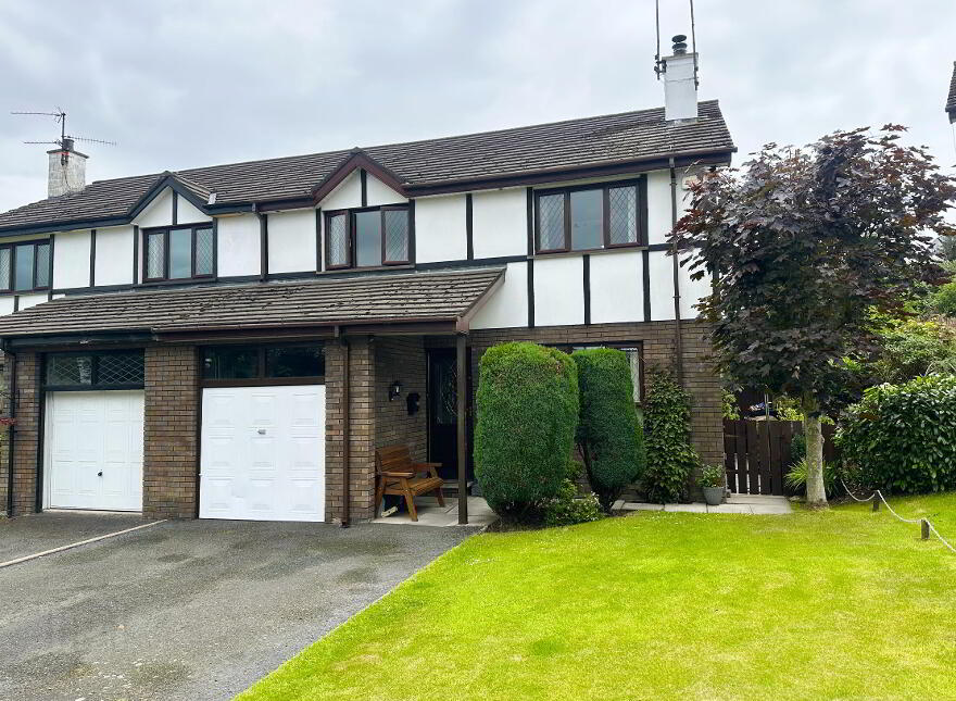 20 The Grange, Banbridge, BT32 3HW photo